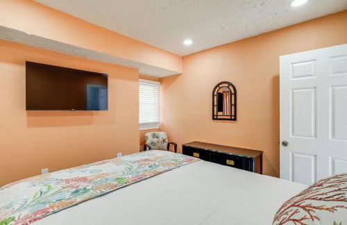 Walk to MIR Wooded Group Escape with Deck and Bar! - Foto 22