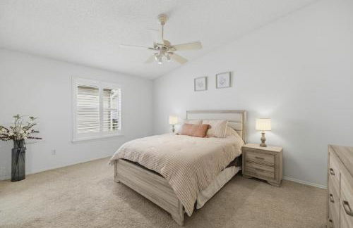 Cozy 2BR Mins to Lake Sumter Landing and Brownwood Paddock Square with BBQ, Workspace, Murphy Bed - Foto 18