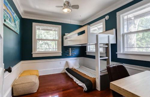 Extraordinary Old Florida home with designer interior & backyard treehouse - Foto 25