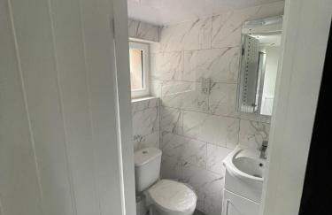 Modern 8-Room Ensuite House with Shared Lounge and Kitchen - Foto 4