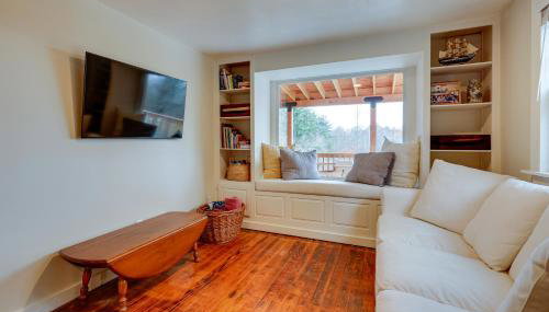 Expansive Wilmot Escape with Deck Near Skiing! - Foto 5