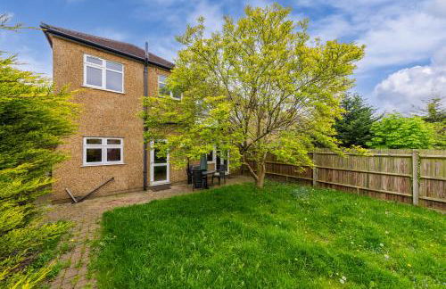 Barnet Serviced Accommodation - Elegant 5-Bedroom Home, Just a 7-Minute Stroll from High Barnet Station - Book Your Stay Today!" - Foto 25