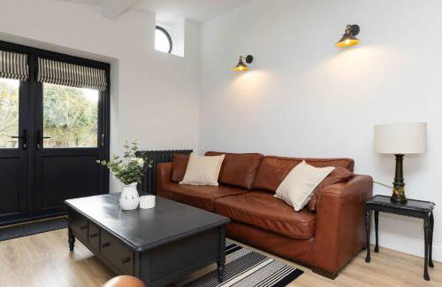 House & Annexe Sleeps 18 Heated Pool - Photo 59