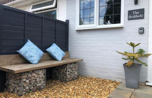 The Bolthole - Photo 15