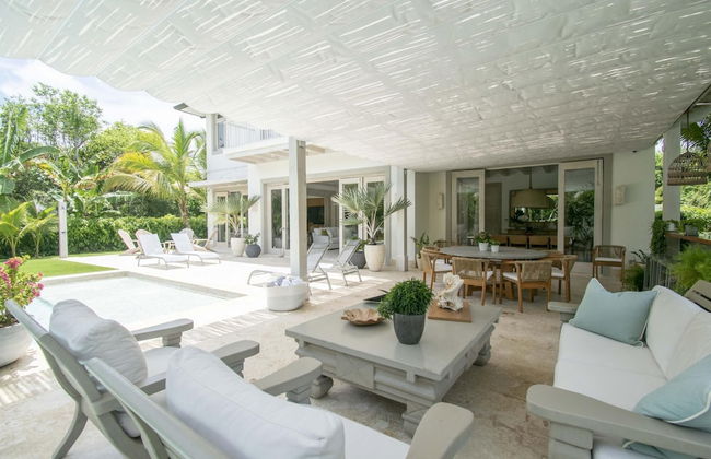 Stylish Fully-staffed Villa Near Beach and Lagoons in Exclusive Golf Resort - Photo 14