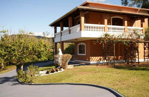 Casa de Fazenda Histórica, Mergulhada na Natureza, com Vista Panorâmica Deslumbrante e Grande Varanda a 2 km do Centro - Foto 1