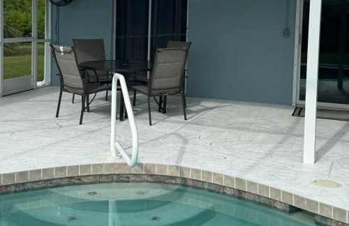 "Canal Dreams" 3 BR2 BA pool home on the canal - Foto 14