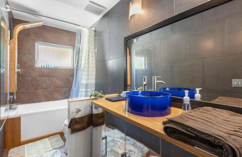 Relaxing Coastal Comfort - Heated Pool - Photo 37