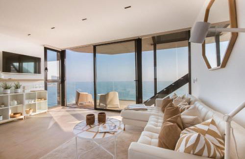 Modern sea front jacuzzi Blue Sky - Photo 1