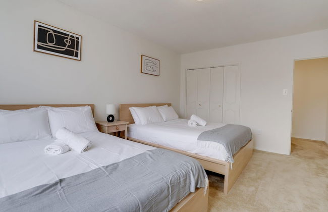 Stylish Comfort Condo in Crystal City - Photo 7