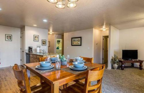 Charming Private Twnhome w/ Large Fenced Yard (58) - Foto 2