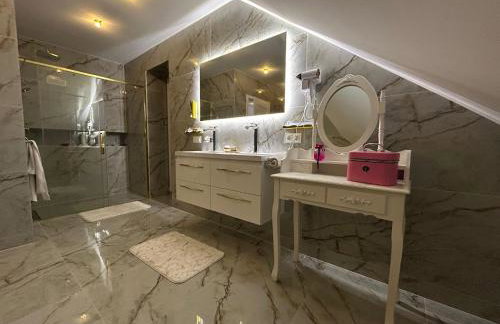 Luksusowa Ekskluzywna willa z sauną,siłownią dużym ekskluzywnym salonem na wyłączność eksluzywny duży dom 2 poziomy-dom nowoczesny styl elegancki 3 łazienki , sypialnia,salon, 2 duże garaże POMYSŁ NA JESIENNO ZIMOWY WYJAZD wolne terminy !! - Foto 2