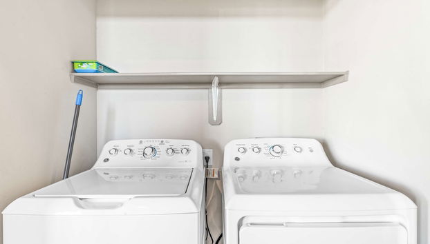 Cozy 2BR Suite Close to Downtown w Fast Wifi - Foto 5