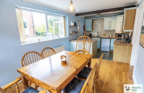 Smithy Bank Cottage - with free parking! - Photo 22