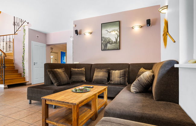 4 bedroom House in Siófok with private pool and garden - Photo 8