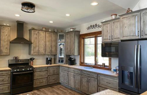 Woodsy and Private- Dream House on a 7 Acre Pond - Foto 7