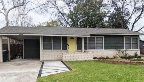 A Rare find - Bright, Warm, Charming Central Austin Home - Photo 1