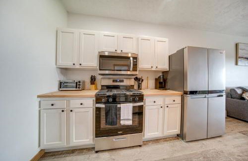 4 Mi to Lake Golf-View Erie Condo with Porch - Foto 6