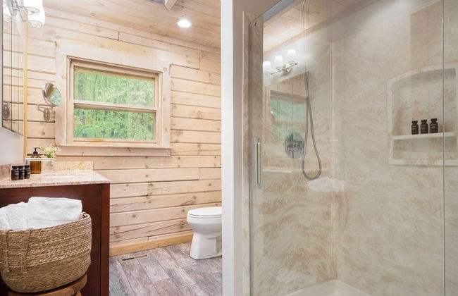 Half Moon by Avantstay 4BR Cabin w/ Large Deck & Yard w/ Patio & Outdoor Dining - Foto 18