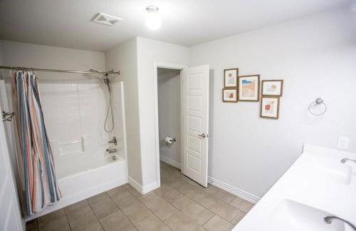 Cozy Studio Mins to JPS, Medical City, Historic District, Zoo, Water Garden - Foto 6