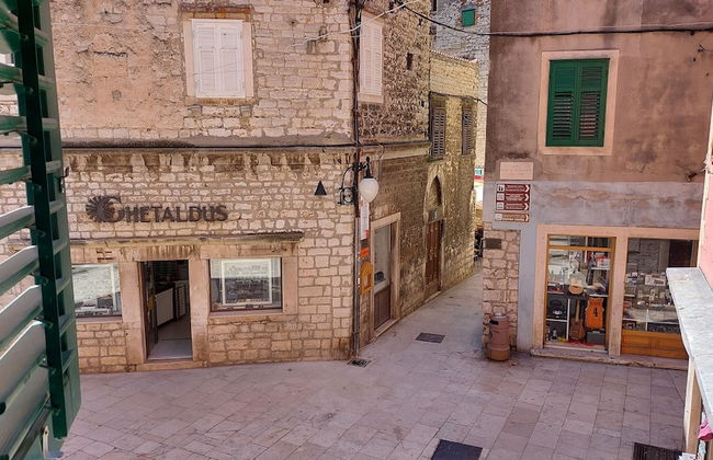 Rialto Luxury Apartment - Photo 13