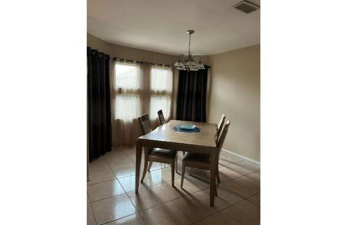 Minutes to Shopping, Dining and Fun Family Stay - Sleeps 6 - Foto 21