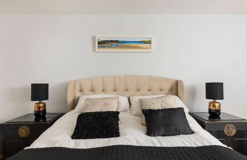 2 double bedroom large modern self contained apartment Free parking - Foto 15