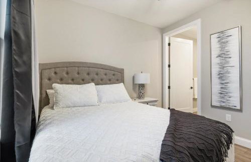 Family-Fun Lakeside Luxury at Topsider in Osage w/ 2 Pools, Prime Views Pack N' Play & Games - Foto 23