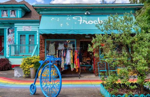 Stay Portland - The Tiny Oasis Steps to Local Coffee & Restaurants - Photo 23