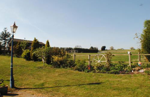 FAIRVIEW FARM Holiday Accommodation 14 Luxury Lodges, Cabins, Dog Friendly, Suitable for Couples, Families and Groups, Wedding Guests , Corporate events, Sleeps 2-65 guests in Ravenshead, Nottingham near Sherwood Forest, set in 88 acres - Photo 52