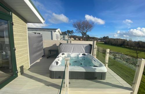 Hot Tub Lodge with Panoramic Views & Free Golf - Foto 16