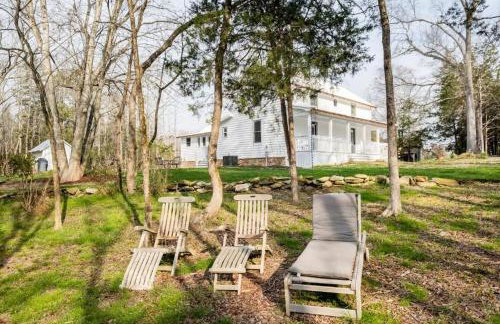 Relax in an upscale, renovated gem - Foto 47