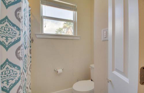 Sunny Waveland Home Rental with Pool Walk to Beach! - Foto 18