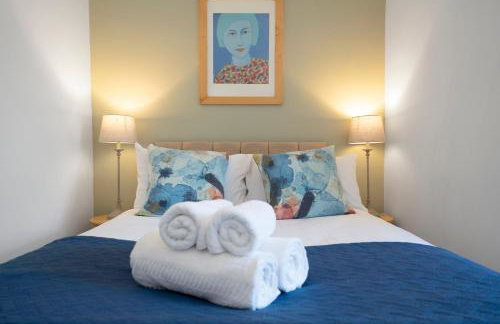 Cozy with Character Vibrant Cottage Style Flat at Leith Links Park - Photo 11