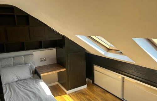 Entire Seaside Home 6 Private BedRooms Sleeps 10,4 Minute Walk To Station - Foto 26