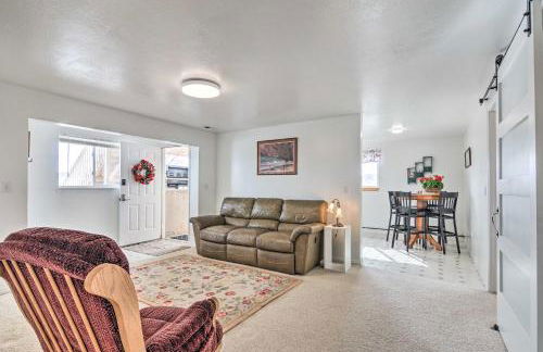 Pet-Friendly Aurora House with Mountain Views! - Photo 1