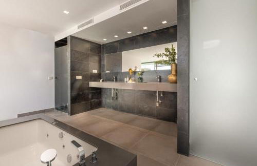 Modern Oasis: 4 Bedroom Villa in Ibiza City, 1263 - Foto 23