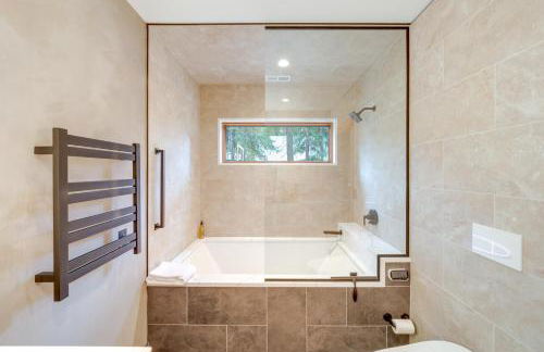 Luxe Valley Home with Sauna and Hot Tub Near Mazama - Foto 19