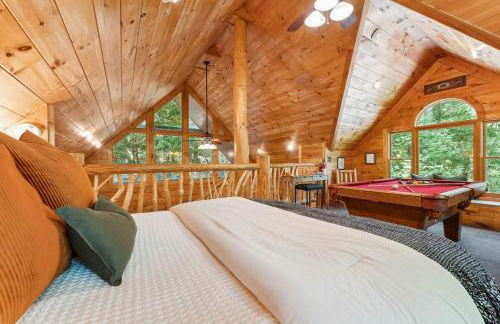 Little Pine Lodge a Smokies Hideaway - 1 mi to GSMNP - King Suite & Loft, Fireplace, Hot Tub & BEARS! - Foto 23