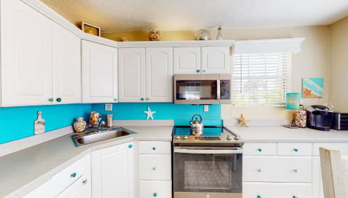 Sea Breezy - Unit 3 - Photo 4