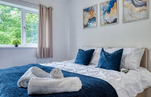 Contractors & Relocation haven, 3BD House, Secure off-site parking & office space - Foto 2