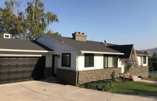 City light views getaway close to top ski resorts - Foto 27