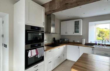 The Carthouse (Luxury 2 bed with private hot tub) - Photo 11