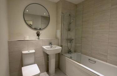 Prestige London Apartment Balcony Views - Photo 7