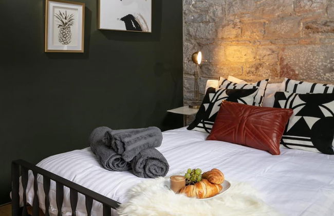 Two-bedroom Apartment at Royal William Yard - Photo 1