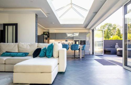 Luxury 4-Bedroom High-End Home, Includes Jacuzzi and Pool Table - Foto 27