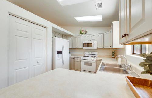 3 Mi to Old Town Cottonwood Sunny Home with BBQ - Foto 8