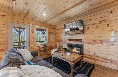 Cabin 1 - Peaceful Cabin Near River with Fire Pit and Hot Tub - Foto 13