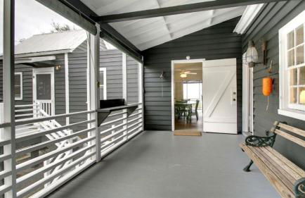 1111 Middle Street by AvantStay Charming Historic Cottage Featured in Dear John Movie Beach Access - Foto 9