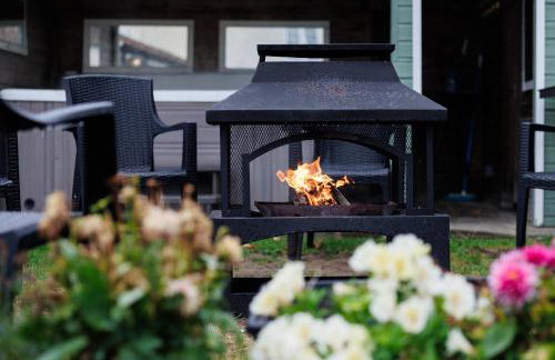 The Farmhouse with two hot tubs - Foto 36